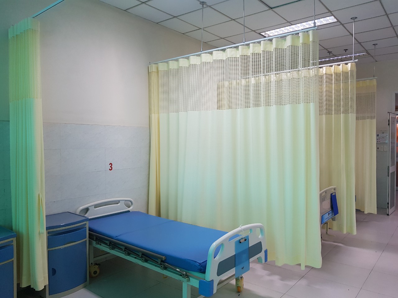 Rèm che y tế